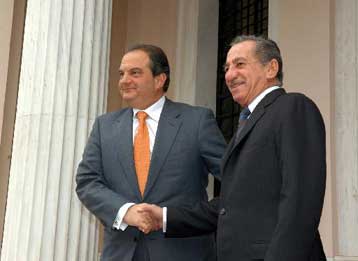 Ικανοποιημένος για την πλήρη ελληνική στήριξη επέστρεψε ο Τ.Παπαδόπουλος στην Κύπρο