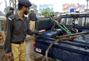Λεωφορείο στο Πακιστάν έπεσε σε νάρκη με αποτέλεσμα να σκοτωθούν 26 άτομα