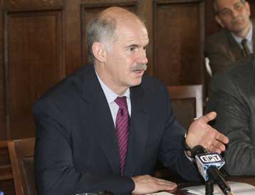 Στην Πράγα για τη σύνοδο των Ευρωπαίων σοσιαλιστών ο Γιώργος Παπανδρέου