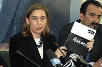 Επίθεση στην κυβέρνηση από τα στελέχη του ΠΑΣΟΚ που παρουσιάζουν τη «Μαύρη Βίβλο»