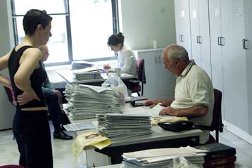 Διασταυρώσεις και υψηλά πρόστιμα σε όσους υποβάλλουν ανακριβείς δηλώσεις