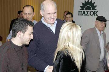 Νέες «ξιφομαχίες» κυβέρνησης – ΠΑΣΟΚ για το σκάνδαλο των υποκλοπών