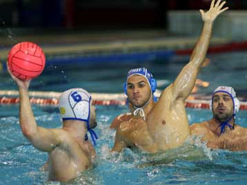 Ισοπαλία 9-9 για Ολυμπιακό και Εθνικό στο ντέρμπι κορυφής