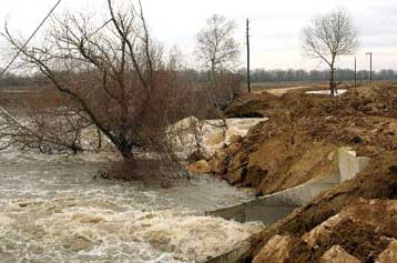 Συναγερμός στον Έβρο για την επικίνδυνο άνοδο της στάθμης των υδάτων