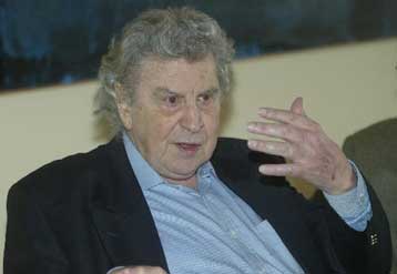 «Τελευταίος των Μοϊκανών» δηλώνει ο Μίκης Θεοδωράκης