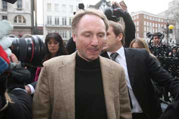 Στις κατηγορίες για λογοκλοπή καλείται να απαντήσει τη Δευτέρα ο Νταν Μπράουν