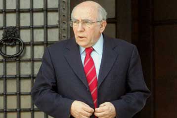 Οξύνονται οι τόνοι της αντιπαράθεσης για τη δημοσιονομική απογραφή