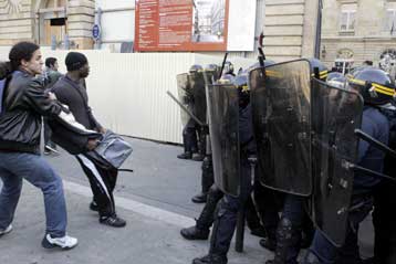 Συνεχίζεται η κόντρα γαλλικής κυβέρνησης και φοιτητών για το CPE