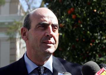 Αναστάτωση στην κυβέρνηση από off the record δηλώσεις Βουλγαράκη