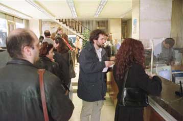 Μείωση ακάλυπτων επιταγών το Φεβρουάριο δείχνουν τα στοιχεία του «Τειρεσία»