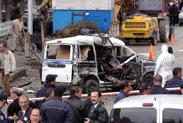 Δύο τραυματίες από έκρηξη σε υποκατάστημα βρετανικής τράπεζας στη ΝΑ Τουρκία