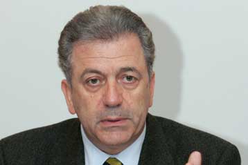 Με βολές από την αντιπολίτευση άρχισε η συζήτηση του νομοσχεδίου για τους τρίτεκνους