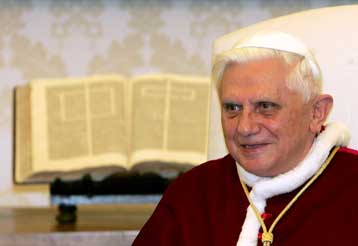 Ο Πάπας καλεί χριστιανούς, μουσουλμάνους και εβραίους να συνεργαστούν για την ειρήνη