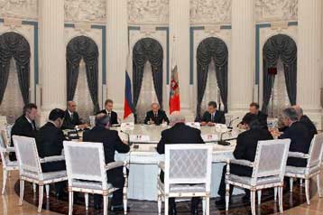 Σε ευρεία ανάπτυξη της «ασφαλούς» πυρηνικής ενέργειας καλεί η G8 από τη Μόσχα