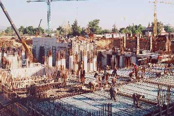 Ποιες αλλαγές εξετάζει το ΥΠΕΧΩΔΕ για τους ημιυπαίθριους χώρους