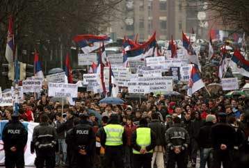 Στη σκιά διαδηλώσεων στο Κόσοβο ο νέος γύρος συνομιλιών μεταξύ Σέρβων και Αλβανών
