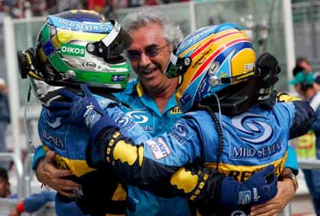 Ο Τζιανκάρλο Φιζικέλα νικητής στο Grand Prix της F1 στη Μαλαισία