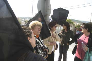 Διαμαρτυρία κατοίκων στην Αττική Οδό για τη χωματερή των Ανω Λιοσίων