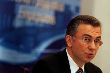 Επίθεση Ρουσόπουλου στον Γ.Παπανδρέου για την ανασφάλιστη εργασία των νέων