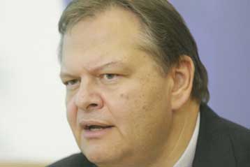 Αιχμές Αβραμόπουλου κατά Κακλαμάνη για τον τομέα της υγείας εντοπίζει ο Ευ.Βενιζέλος