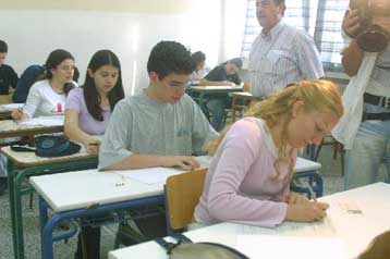 Λιγότερη μόρφωση = περισσότερη φτώχια, σύμφωνα με έρευνα της ΕΣΥΕ