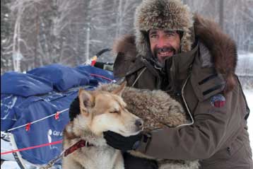 Γάλλος εξερευνητής ολοκληρώνει οδύσσεια 8.000 χιλιομέτρων με έλκηθρο