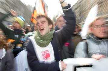 Θέση μάχης λαμβάνουν ξανά στις 28 Μαρτίου φοιτητές και συνδικάτα στη Γαλλία