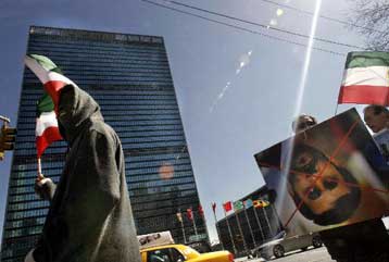 Νέες συνομιλίες με το Ιράν εισηγείται η Βρετανία σε εξαμερή συνάντηση στη Νέα Υόρκη