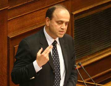 «Εμπόλεμη ζώνη» η Βουλή για τα εργασιακά και την απογραφή