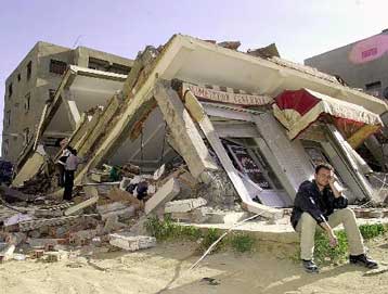 Τέσσερις νεκροί και 67 τραυματίες από σεισμό 5,8 Ρίχτερ στην Αλγερία