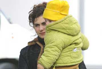 Με αντεγκλήσεις υπερψηφίστηκε και επί των άρθρων το ν/σ για την τρίτεκνη οικογένεια