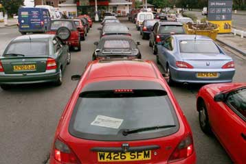 Λωρίδες κυκλοφορίας για οχήματα με τουλάχιστον δύο επιβάτες από το 2007 στη Βρετανία