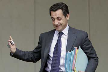 Στη γαλλική κυβέρνηση περνούν οι τριγμοί για το αμφιλεγόμενο CPE