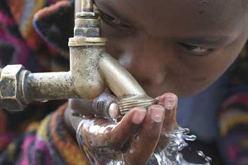 Δισεκατομμύρια άνθρωποι αντιμετωπίζουν τη μάστιγα της λειψυδρίας