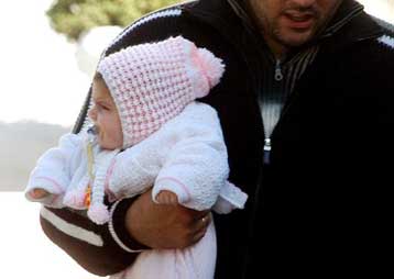 Σύλληψη πέντε αλλοδαπών για υπόθεση εμπορίας βρέφους