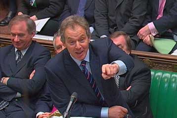 Αποκλείει το ενδεχόμενο παραίτησής του από την πρωθυπουργία ο Τόνι Μπλερ