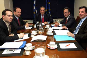 Στην επίσπευση της εφαρμογής του νόμου για τις ΔΕΚΟ συμφώνησε η κυβέρνηση