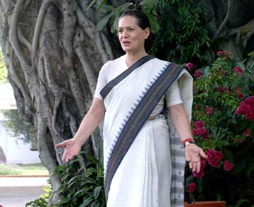 Την παραίτησή της από την Κάτω Βουλή της Ινδίας ανακοίνωσε η Σόνια Γκάντι