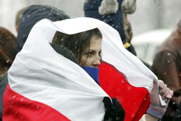 Με συντριπτικό ποσοστό 83% επανεξελέγη πρόεδρος της Λευκορωσίας ο Λουκασένκο