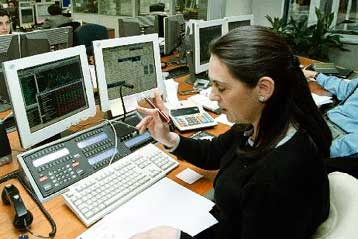 Ο ρυθμός των μεταρρυθμίσεων συνεχίζει να είναι αργός, εκτιμά η Standard & Poors