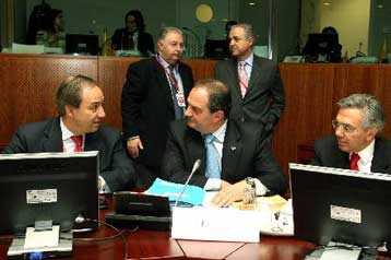 Η Ελλάδα χάνει τη μάχη της ανταγωνιστικότητας, επισημαίνει η Παγκόσμια Τράπεζα