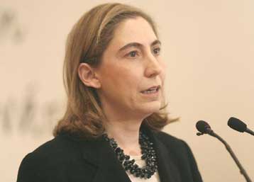 Η πολιτική της ΝΔ στοχεύει στην κοινωνική πόλωση, λέει η Μ.Ξενογιαννακοπούλου