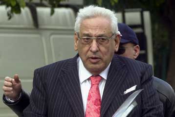 Στα χέρια του πρωθυπουργού το υπόμνημα των «σοφών» για το απόρρητο των τηλεπικοινωνιών