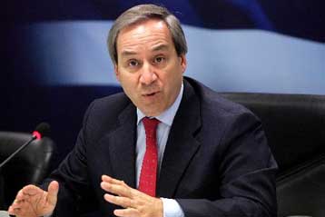 Η κυβέρνηση δεν κάνει πίσω στο ασφαλιστικό των τραπεζών