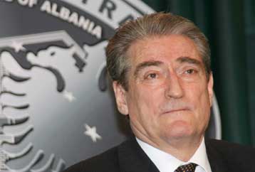 Η Αλβανία δεν τάσσεται υπέρ της αλλαγής συνόρων στα Βαλκάνια, λέει ο Μπερίσα