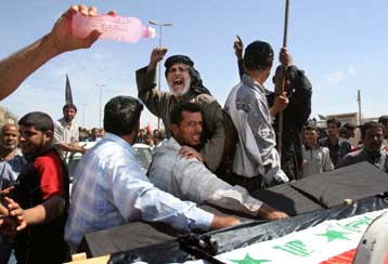 Νέο μακελειό στο Ιράκ με 40 νεκρούς από έκρηξη σε στρατιωτική βάση στη Μοσούλη