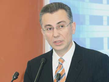 Ενώπιος ενωπίω Καραμανλής και Παπανδρέου την Τετάρτη στη Βουλή για τις υποκλοπές