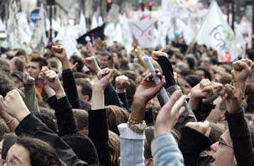 Εκατοντάδες χιλιάδες άνθρωποι διαδήλωσαν κατά του CPE σε ολόκληρη τη Γαλλία