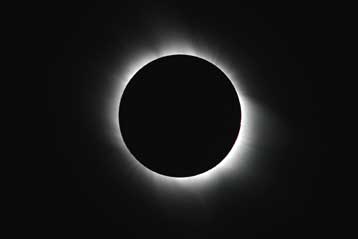 Το μοναδικό φαινόμενο της έκλειψης του Ηλίου απόλαυσε η Ελλάδα