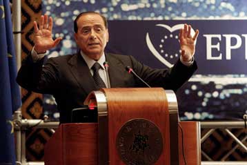 Οργισμένη αντίδραση της Κίνας στις δηλώσεις Μπερλουσκόνι για τους κομμουνιστές